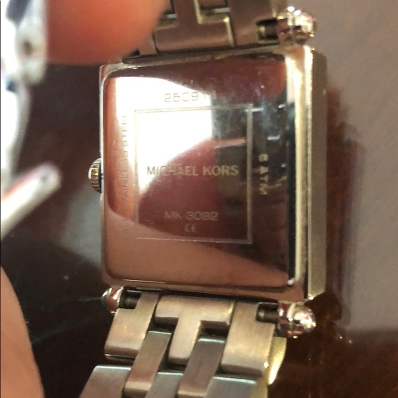 WOMENS MICHAEL KORS WATCH VERY LIGHTLY USED - Picture 3 of 4